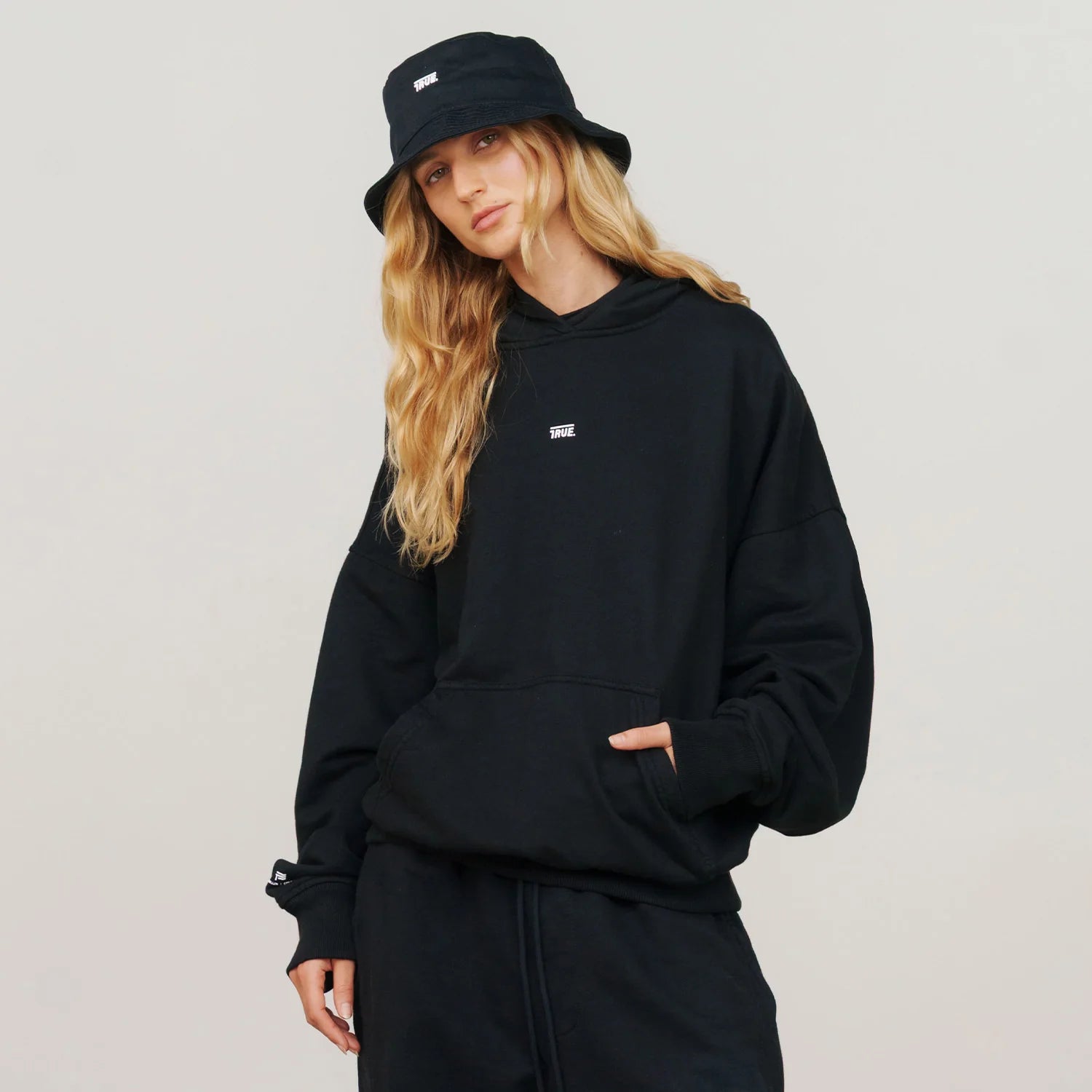 Sudadero True Classic Hoodie - Deep Black-thumbmail-5
